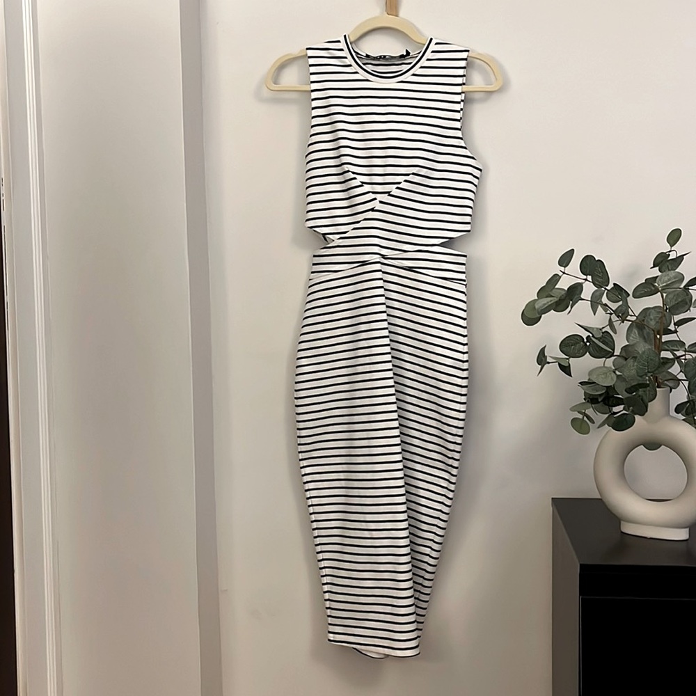 Sleeveless Midi Bodycon Stripped Dress with side cut outs